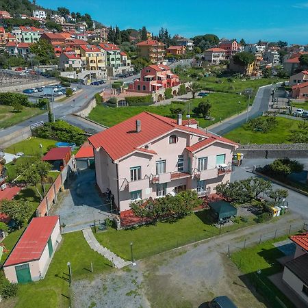 Casa Vacanze Ferrando ピエトラ・リーグレ エクステリア 写真
